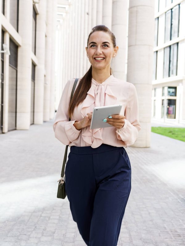 working-as-an-online-consultant-in-a-bank-in-the-business-clothes-of-an-office-employee-.jpg working-as-an-online-consultant-in-a-bank-in-the-business-clothes-of-an-office-employee-.jpg